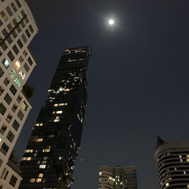 มาปลดปล่อยความเมื่อยล้าที่ Yunomori Sathorn