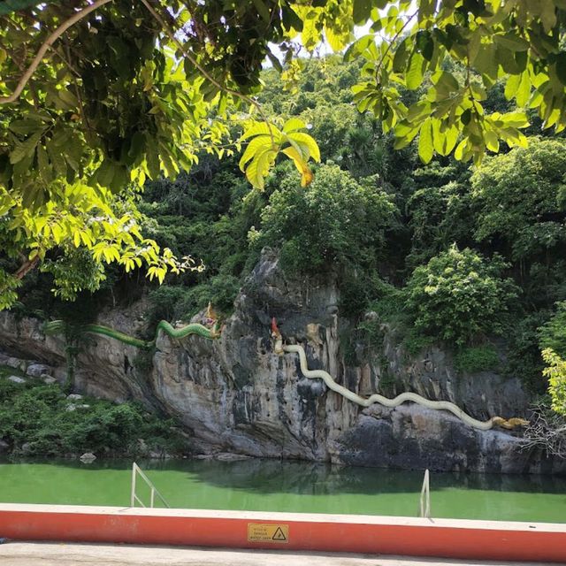 วัดเขากะโหลก ริมทะเลปราณบุรี จ.ประจวบคีรีขันธ์