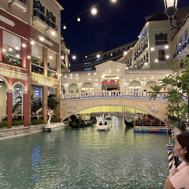 Venice Grand Canal Mall Manila Philippines 