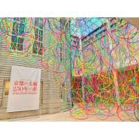 カラフルな展示の京都市京セラ美術館