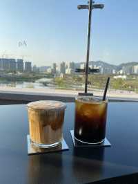 ☕️ 호수 공원이 한 눈에 보이는 루프탑 카페 ☕️