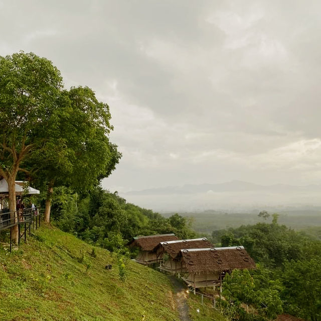 ภูเขาหมอกเขาศูนย์แคมป์ รับลมหนาว ชมทะเลหมอก