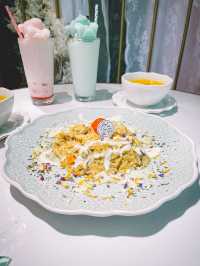 銅鑼灣cafe 花花籠同大型花牆