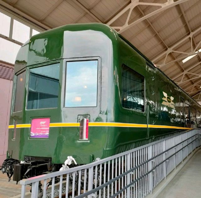 【京都 鉄道博物館】電車を下から見上げてみましょう✨🚄✨