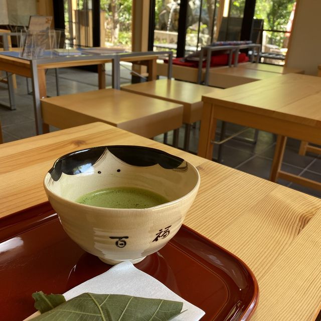 入ると空気が変わります。