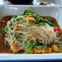 ทานก๋วยเตี๋ยวไก่ดำ ร้านแนะนำของเชียงคาน