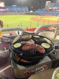 台灣桃園 樂天桃園棒球場 邊吃烤肉邊看球！