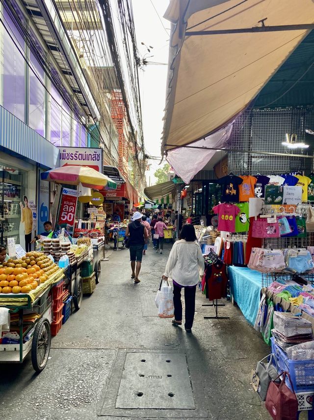 ตลาดวังหลัง มาเดินเที่ยวกัน