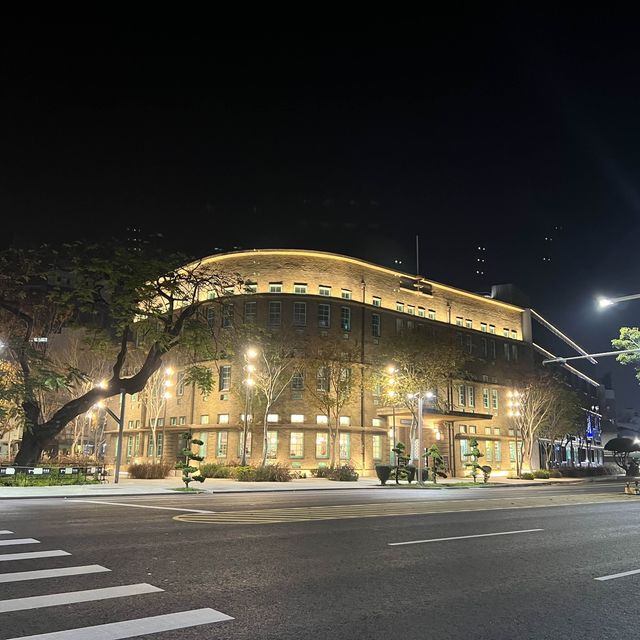 晚上比白天還美的嘉義市立美術館 一秒到歐洲