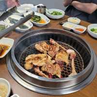 대나무숲 사이에서 먹는 닭숯불구이