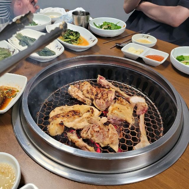 대나무숲 사이에서 먹는 닭숯불구이