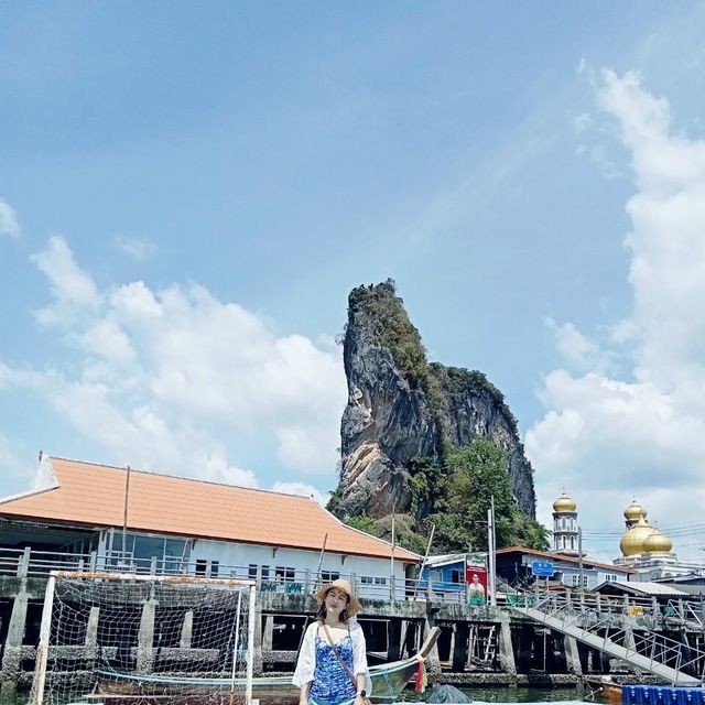 สัมผัสกับความสวยงามของธรรมชาติ และหมู่บ้านกลางทะเล