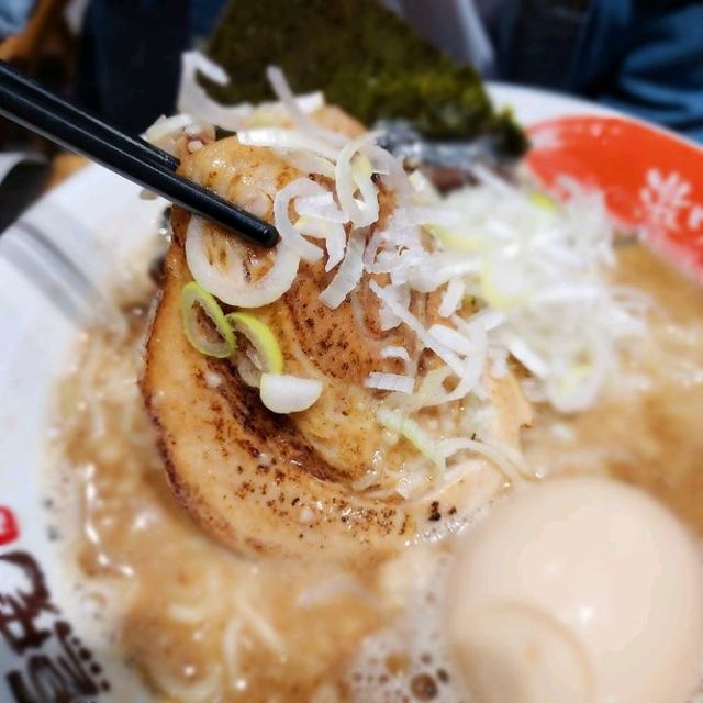 濃郁豬骨湯拉麵