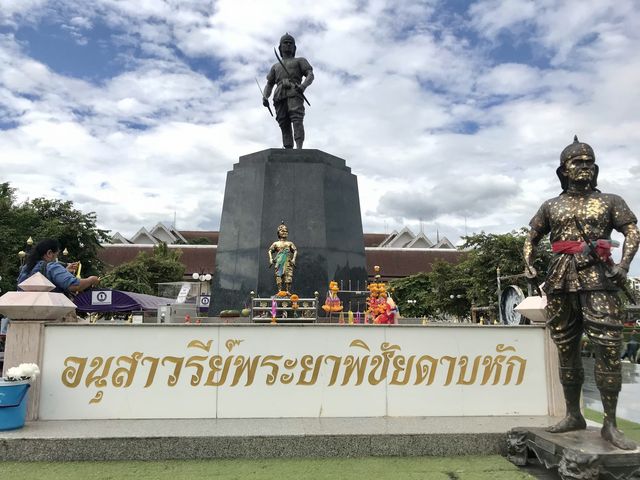 อนุสาวรีย์พระยาพิชัยดาบหัก