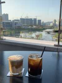 ☕️ 호수 공원이 한 눈에 보이는 루프탑 카페 ☕️