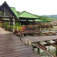 สลักเพชรซีฟู้ดแอนด์รีสอร์ท