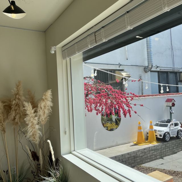 노랑노랑 인테리어 맛집 대형카페, 빌라드구산🌼
