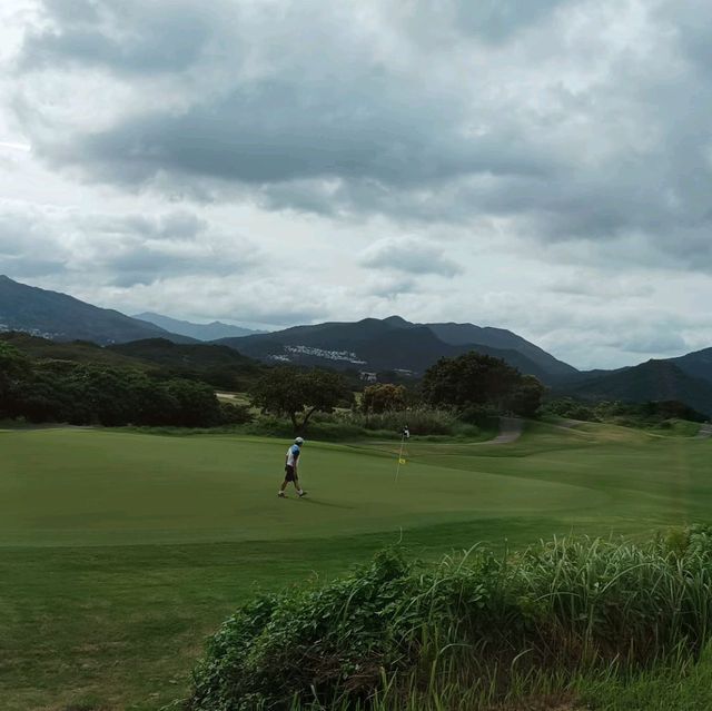 賽馬會滘西洲公眾高爾夫球場