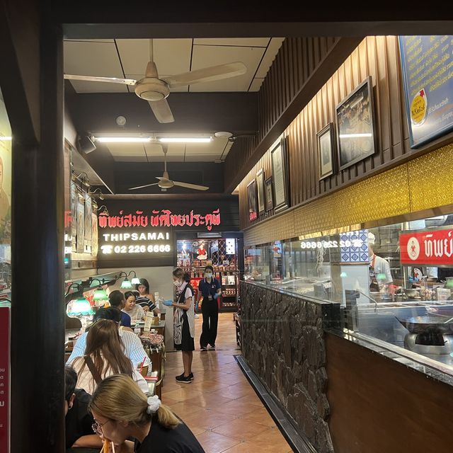 【タイ/バンコク】大人気店がコロナ禍から完全復活！店内飲食可能なパッタイ屋「ティップサマイ プラトゥピー」