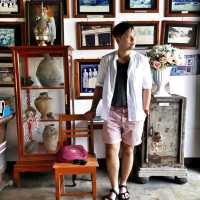 ถนนเก่าแก่ที่ทอดตัวยาวขนานไปกับแม่น้ำระยอง