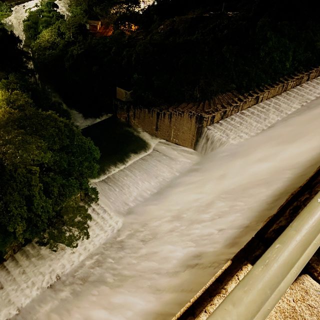 夜探大欖涌水塘洩洪 夜探大欖涌水塘洩洪