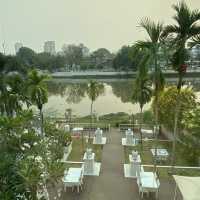โรงแรมสวยคลาสสิคริมน้ำในราคาหลักร้อย
