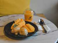 ร้าน Yellow yours cafe’