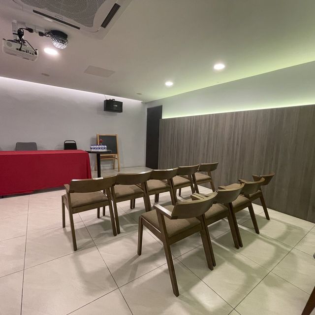 Hidden Modernist MEETING ROOM