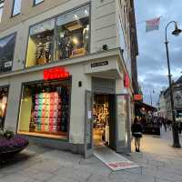 oslo walking street at night light