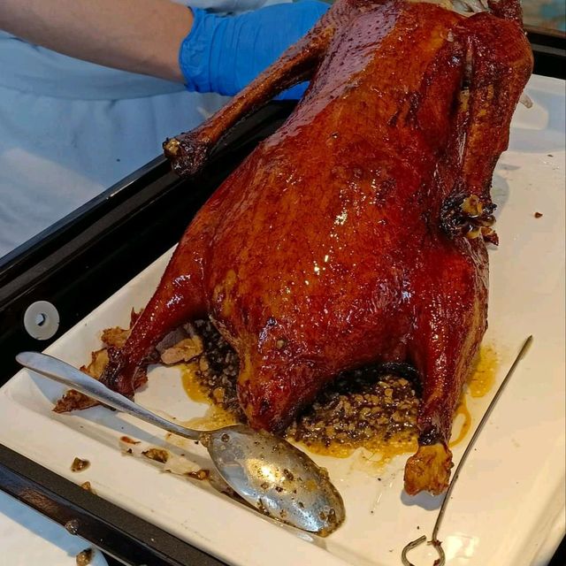 【台北美食】六福萬怡粵亮廣式餐廳，神仙乾坤燒鵝一鵝四吃