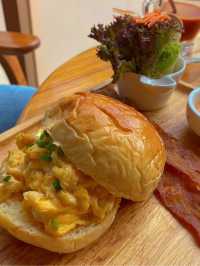 ALOHA BEACH CAFE บางแสน 🌴