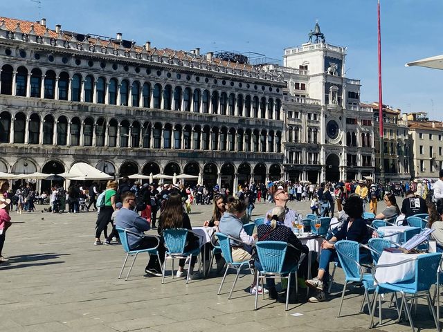 PIAZZA THAT CHARMS 🇮🇹✈️