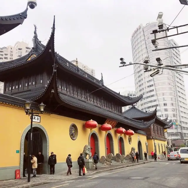 Jade Buddha Temple in Shanghai's Center