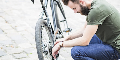 Formation "Premiers gestes de la mécanique cycle" / Naolib x Vélocampus | Parking vélo Commerce