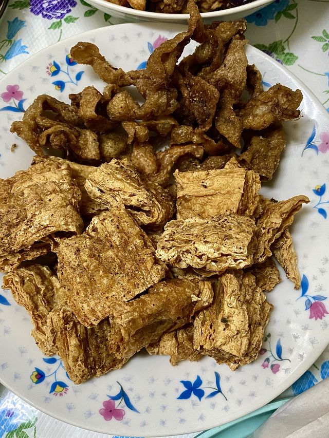 🏘巷口內的小吃🎉～台中西區『熊掌香酥雞』🐔