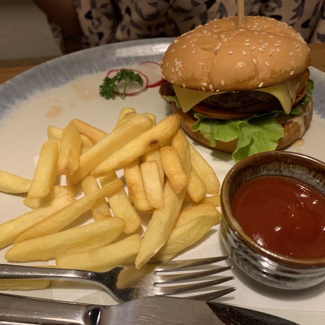 มาปลดปล่อยความเมื่อยล้าที่ Yunomori Sathorn