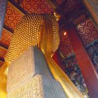 タイに来たら必見👀✨黄金に輝く巨大な涅槃像