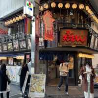 見て、食べて楽しい大須商店街