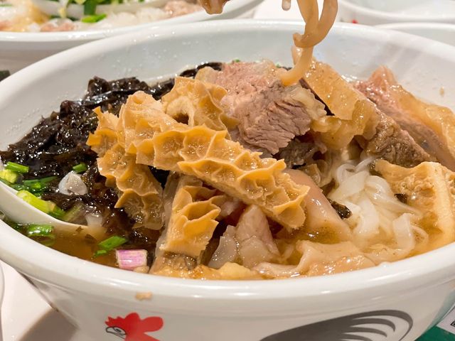 油麻地地道清湯腩