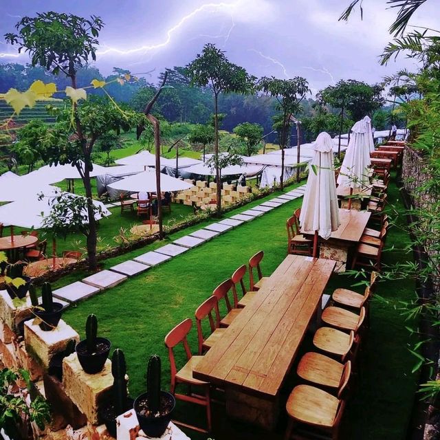 Independent Cafe & Village Club