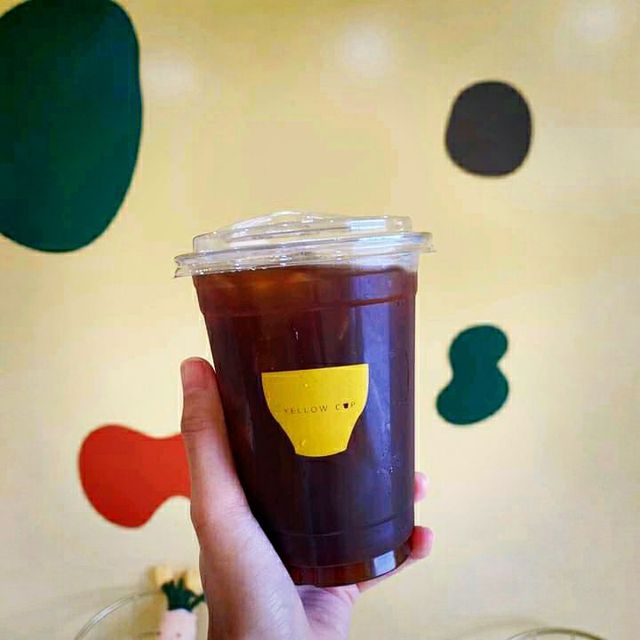 yellow cup คาเฟ่มินิมอลสไตล์