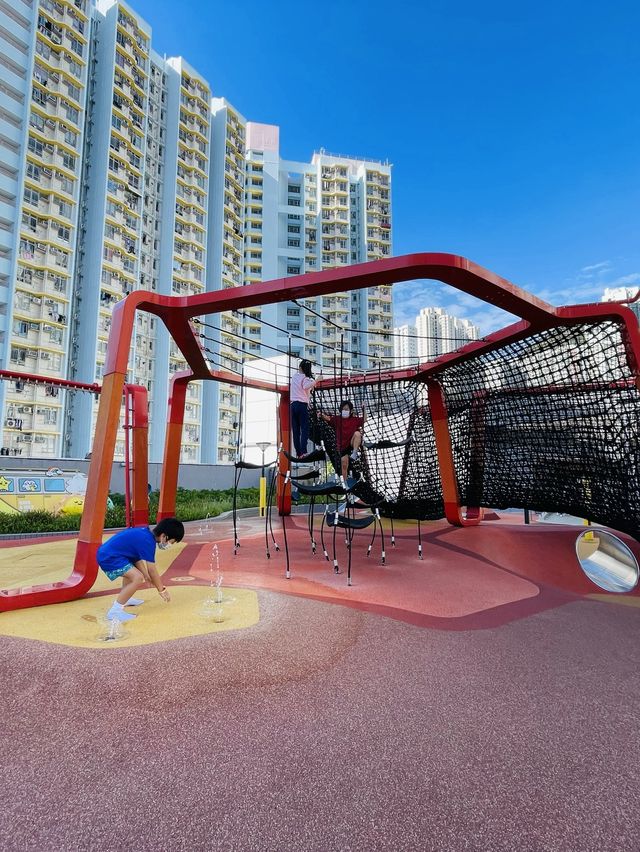 Tsz Wan Shan Playground 慈雲山中心歷奇遊樂場