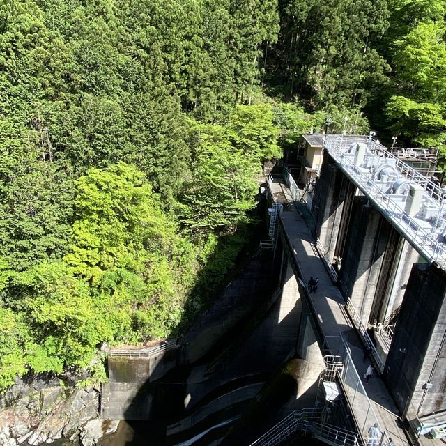 迫力満点の白丸調整池ダム