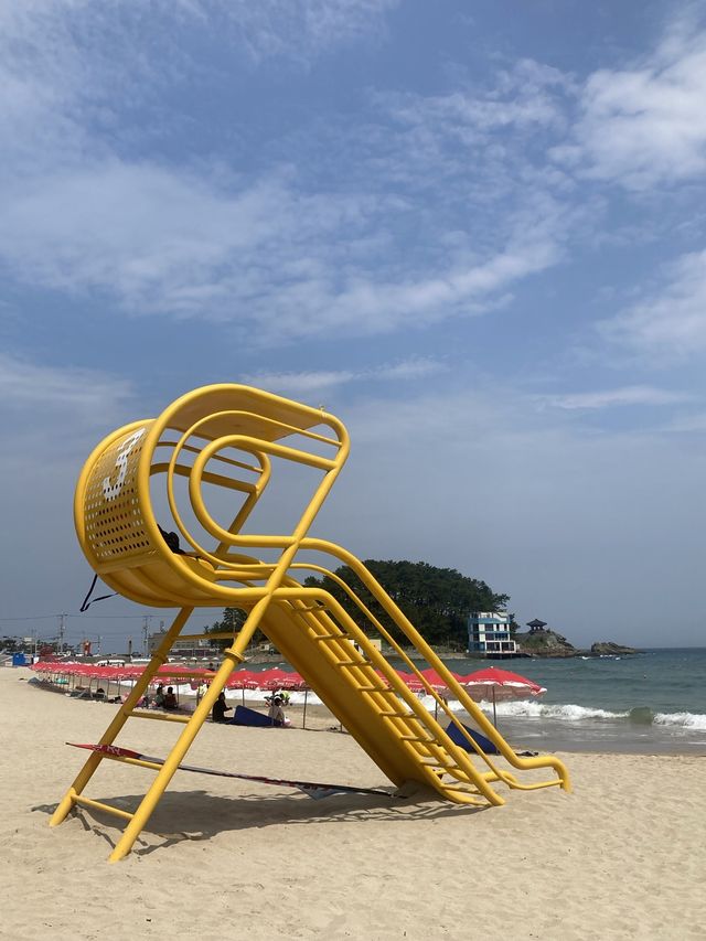 한적해서 물놀이하기 좋은 부산바다