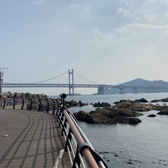 낮 바다의 매력, 광안리 해수욕장 산책로 낮 바다의 매력, 광안리 해수욕장 산책로