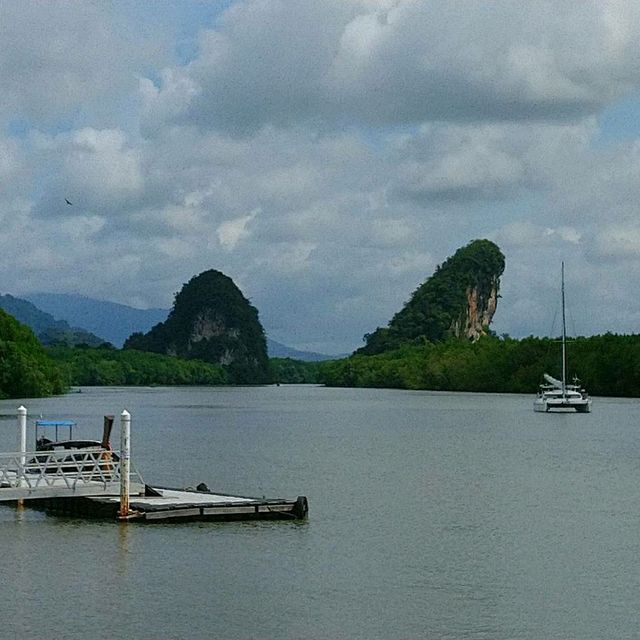 เขาขนาบน้ำ