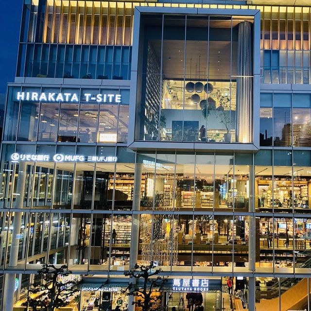 圧巻の本棚！！枚方Tサイト 蔦屋書店
