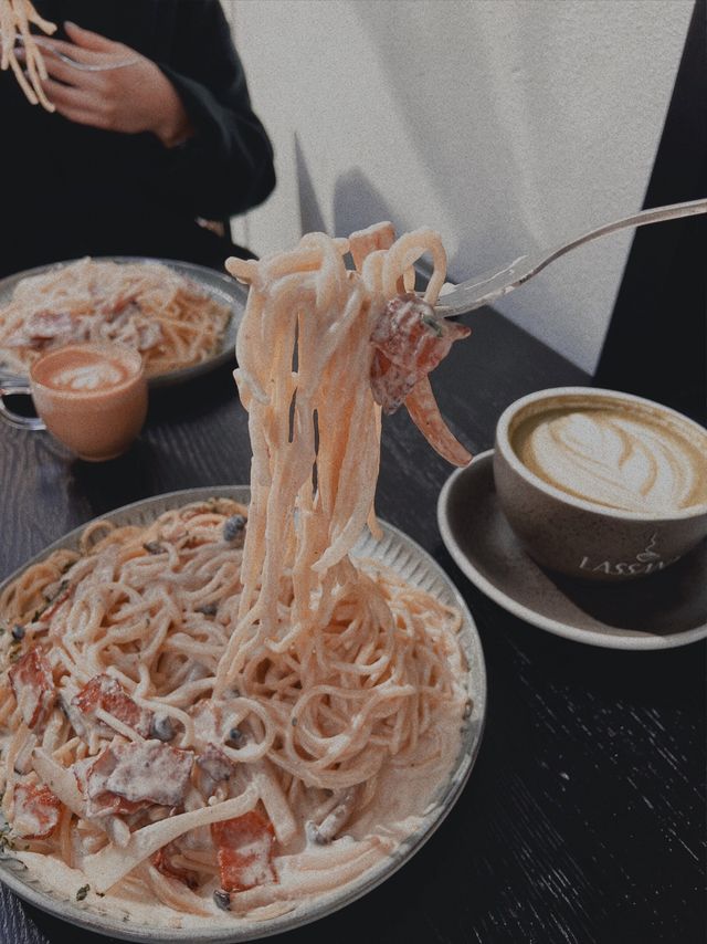 【上環cafe】黑色主調 渡假感重嘅cafe！食物+打卡一流！