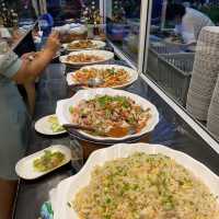 ปิ้งย่าง ทะเลเผา พร้อมของทานเล่นเพียบ ที่ปักธงชัย