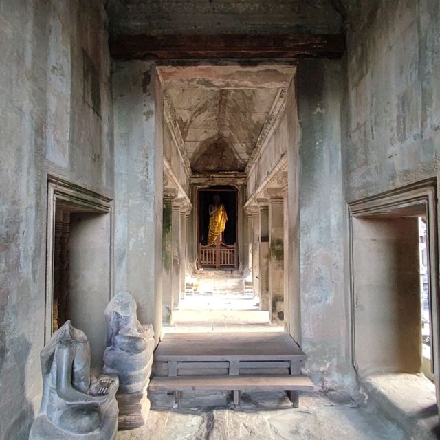 Climbing the tower of Angkor Wat
